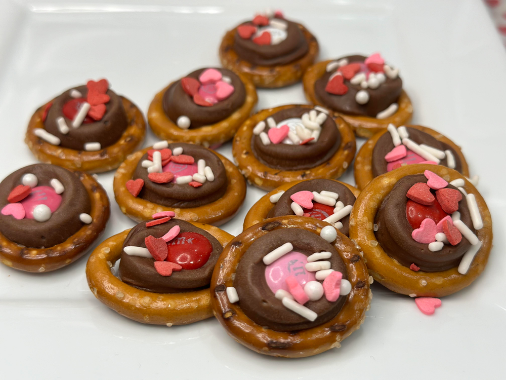 Valentine Caramel Pretzel Bites; Sweet and Salty Bliss Valentine Caramel Pretzel Bites; Sweet and Salty Bliss